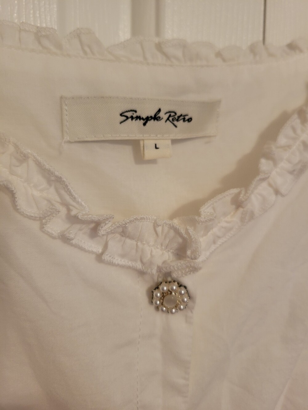 Cropped White Ruffle-Trim Button Front Blouse - Picture 2 of 4